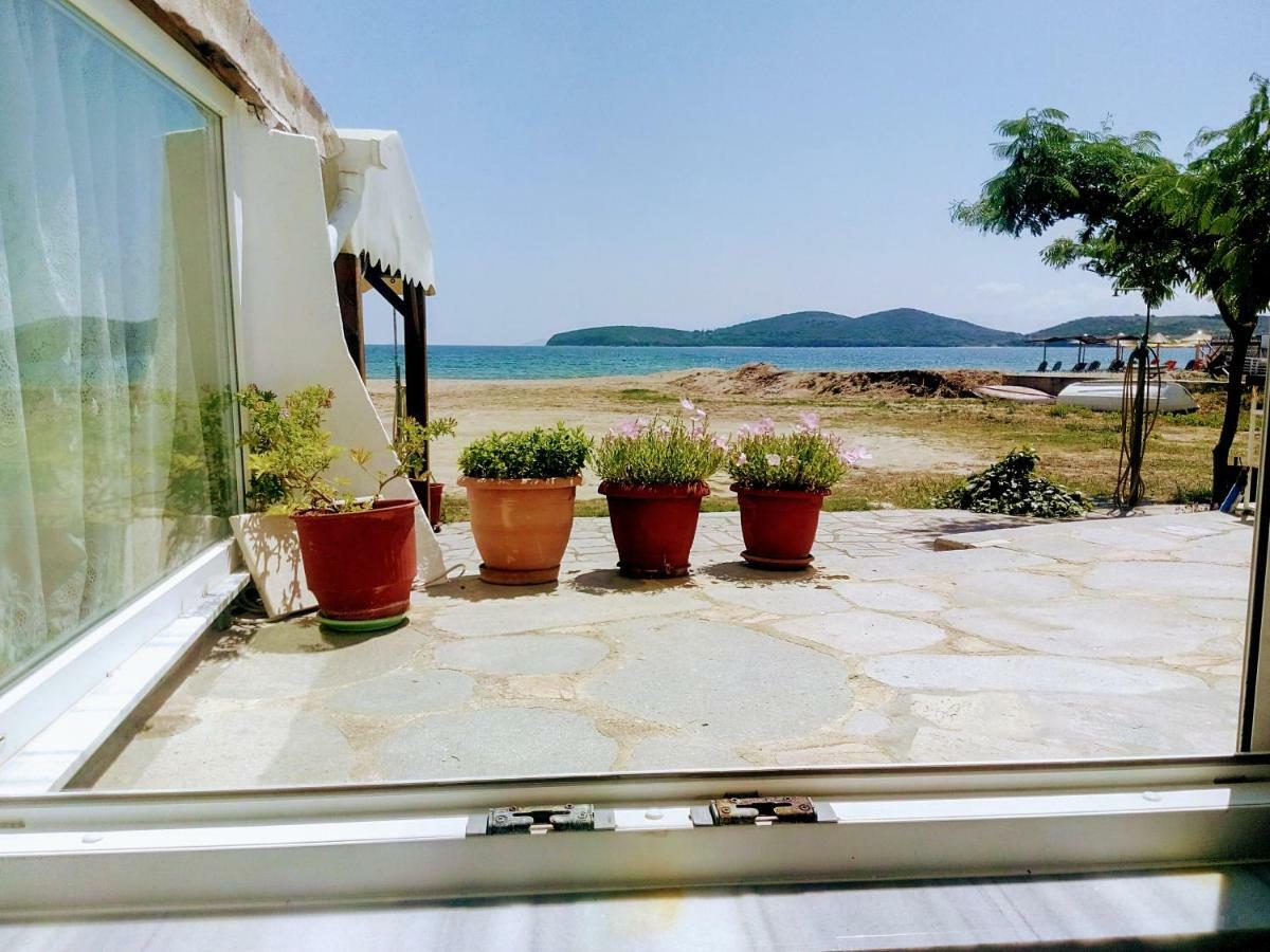 Retro Beach House Néa Péramos Екстериор снимка
