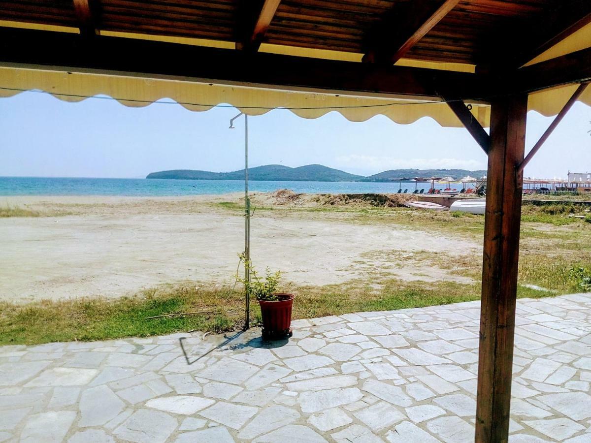 Retro Beach House Néa Péramos Екстериор снимка