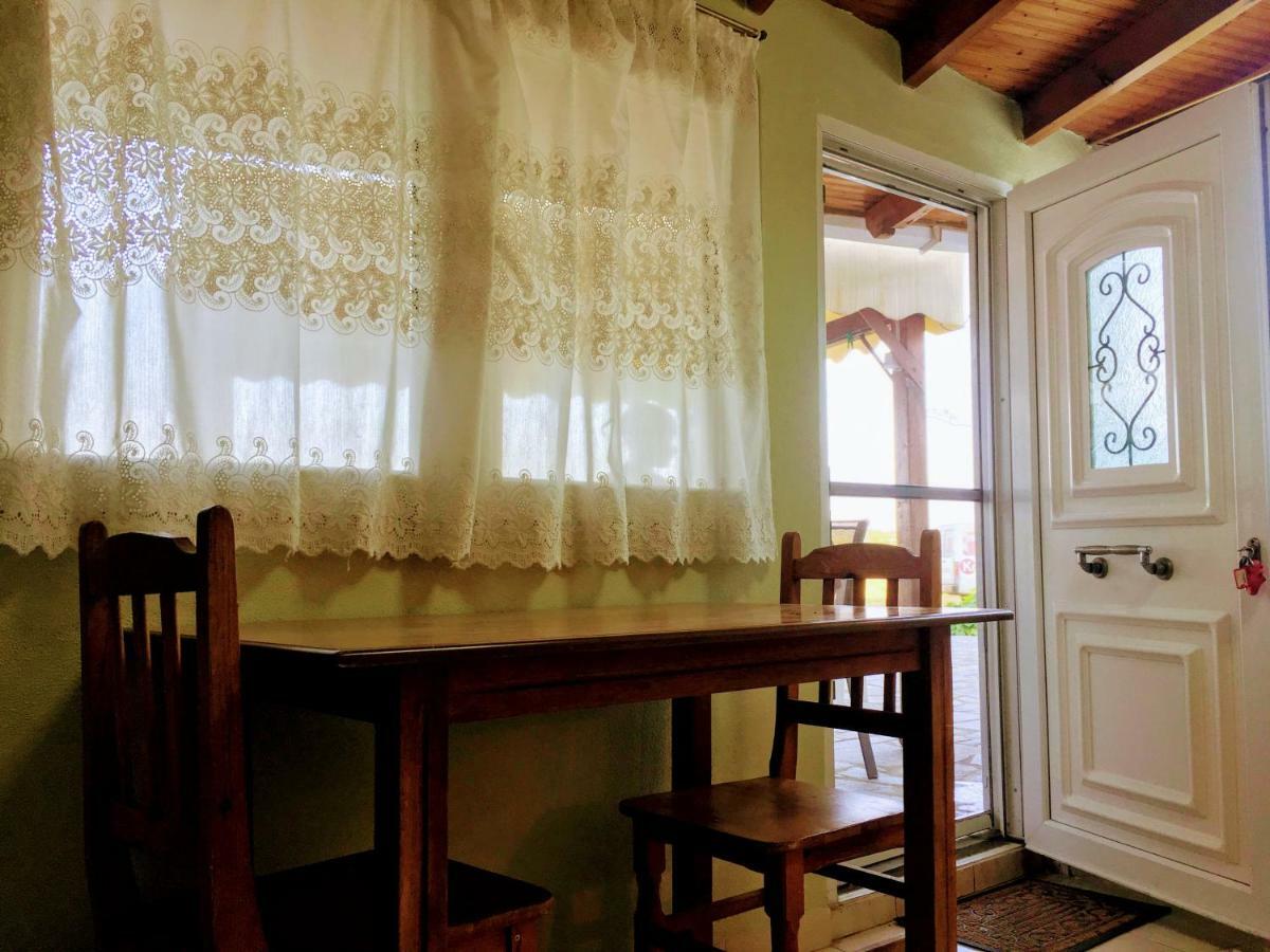Retro Beach House Néa Péramos Екстериор снимка