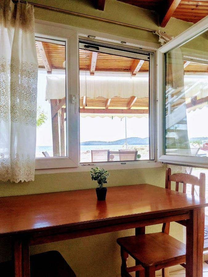 Retro Beach House Néa Péramos Екстериор снимка