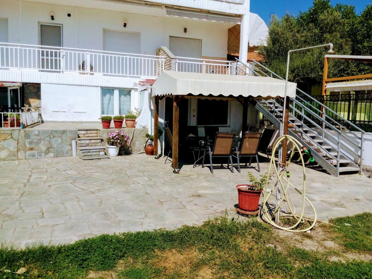 Retro Beach House Néa Péramos Екстериор снимка